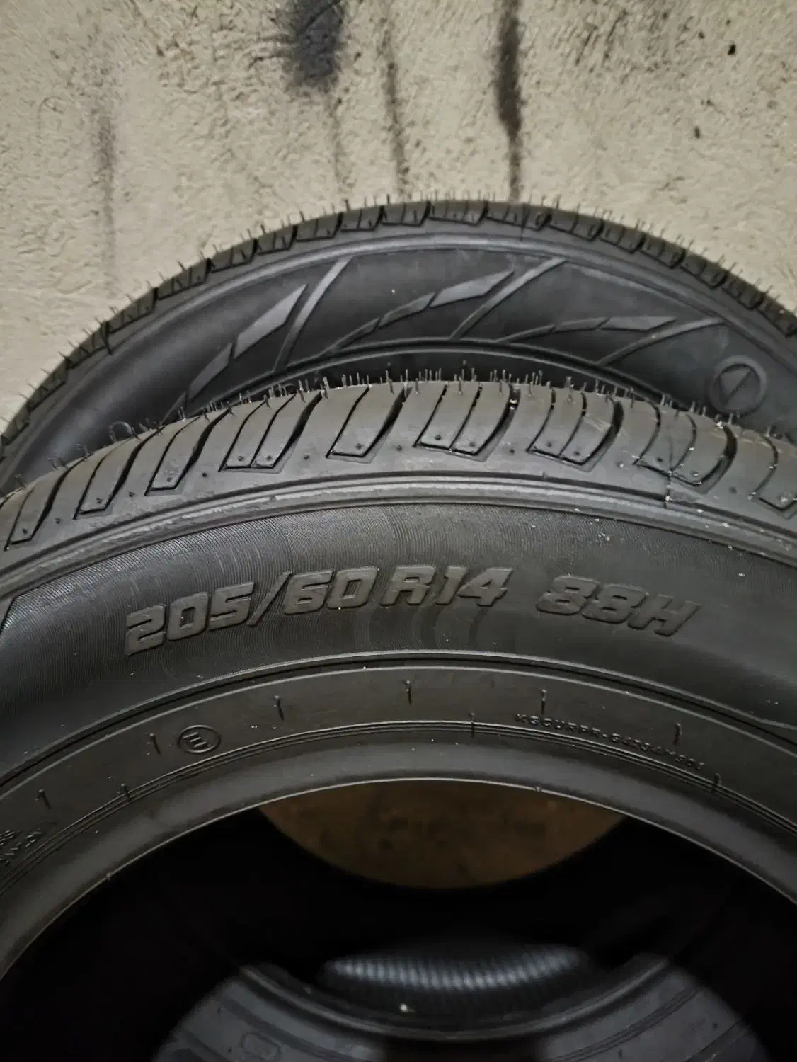 لاستیک بارز 205|قطعات یدکی و لوازم جانبی|تهران, فلسطین (میدان انقلاب)|دیوار