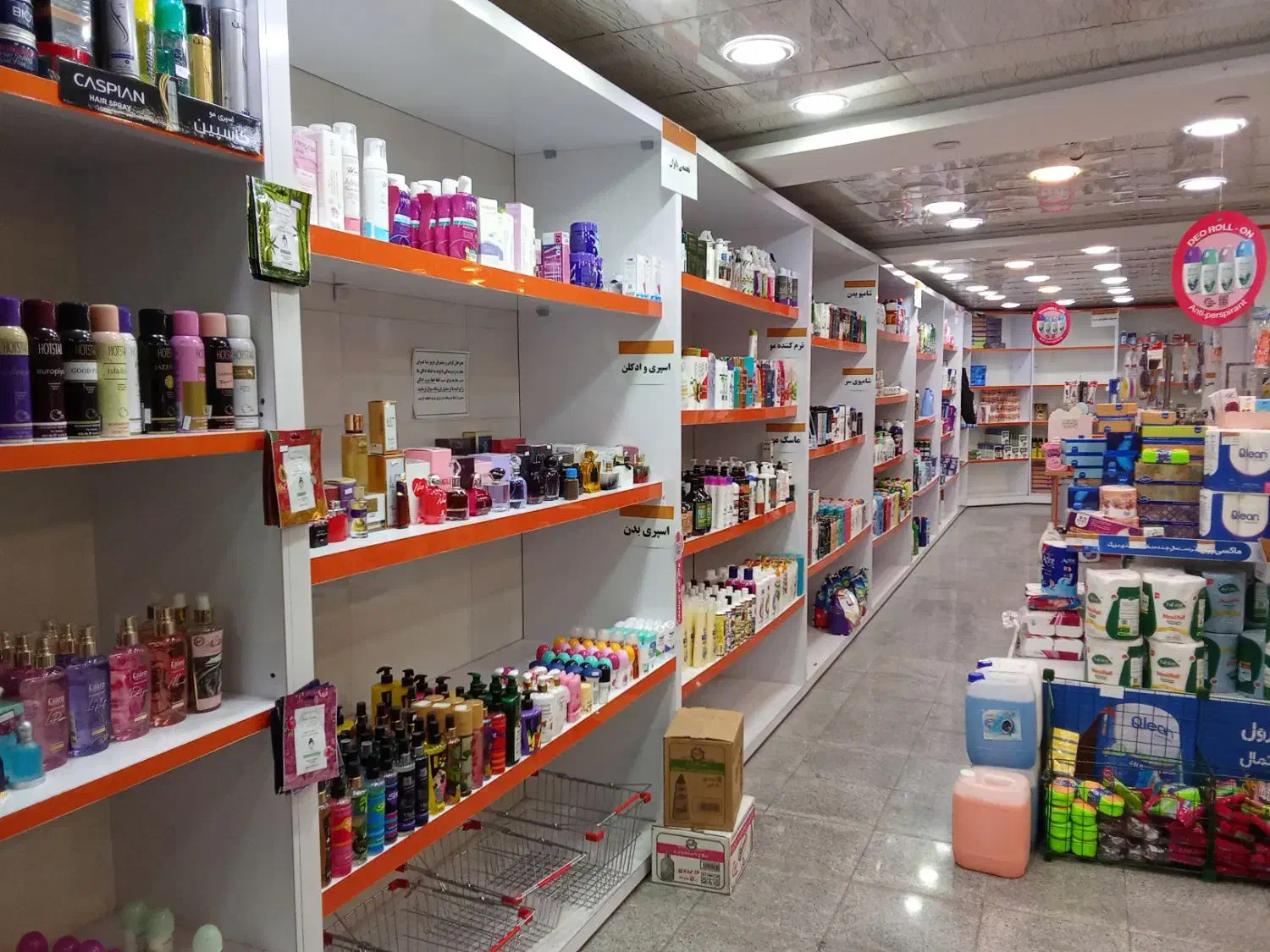 اجاره زیر زمین تجاری نبش میدان آذادگان|اجارهٔ مغازه و غرفه|مراغه, |دیوار