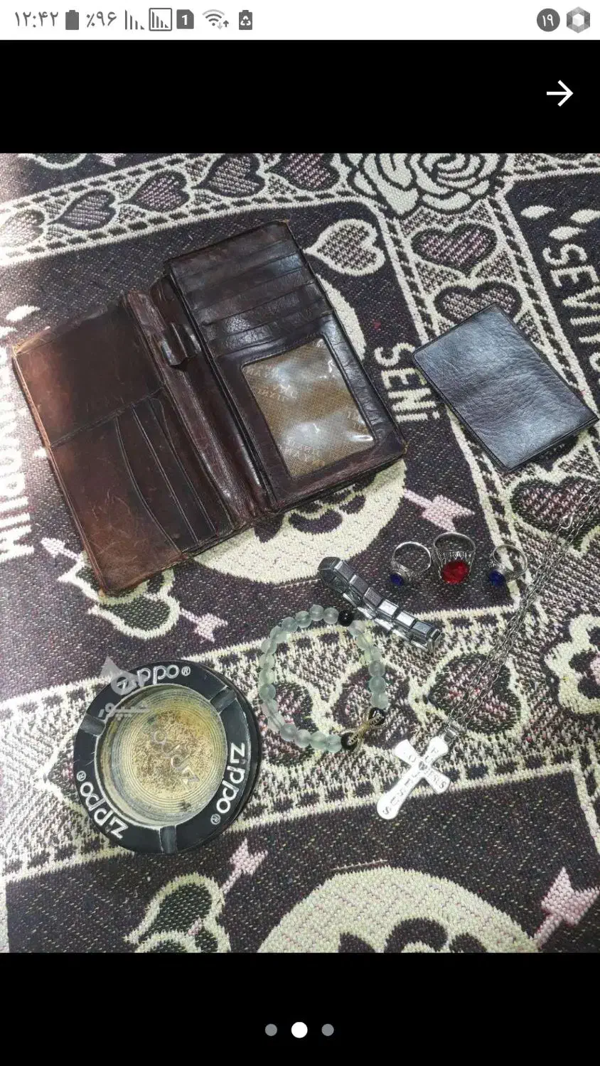 تعدادی وسیله و یک عدد ساعت کاشمر|ساعت|کاشمر, |دیوار