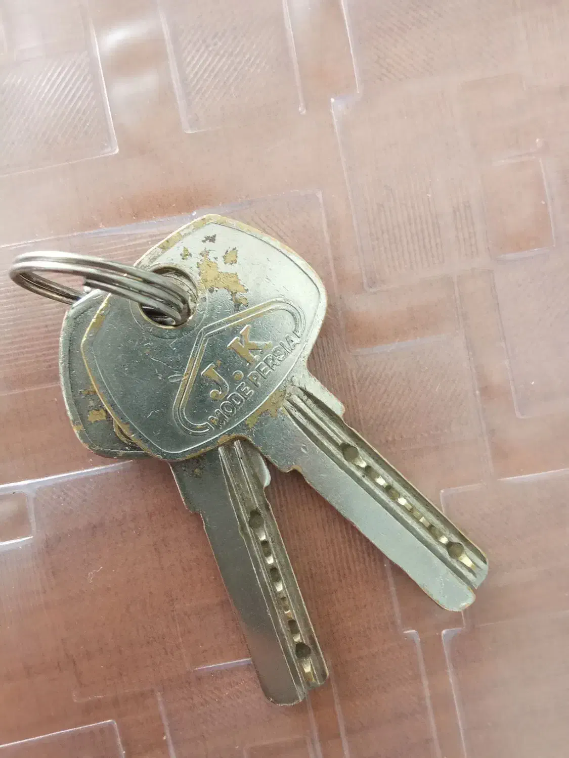 ی کلید و فلش ودسته کلید زندان باف اسم .مهیار گم|اشیا|کرمانشاه, |دیوار