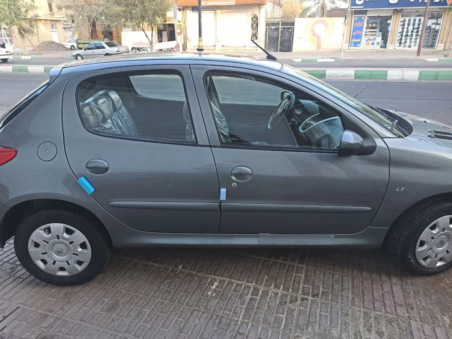 207نوک مدادی مدل 1401سقف فلز دنده .در حد|خودرو سواری و وانت|بم, |دیوار