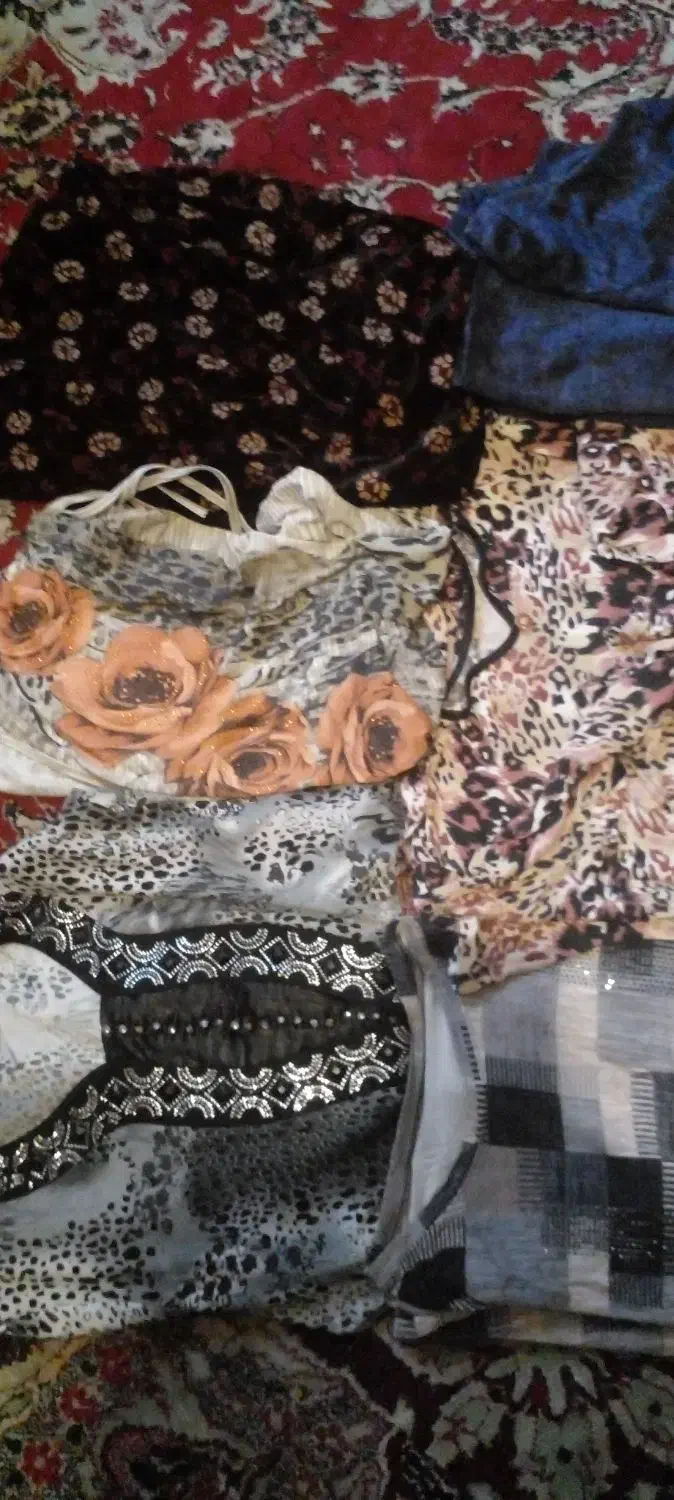 تعدادی لباس درحدنو|لباس|مراغه, |دیوار