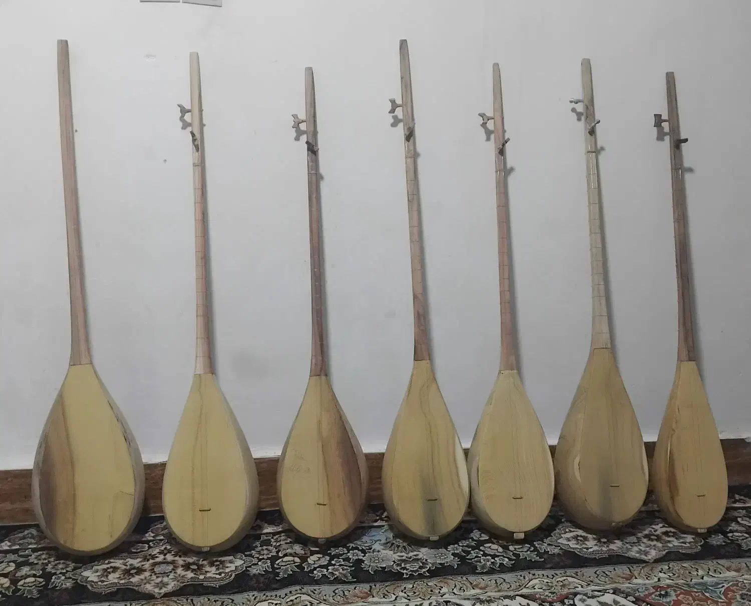 دوتار|سازهای سنتی|اسفراین, |دیوار