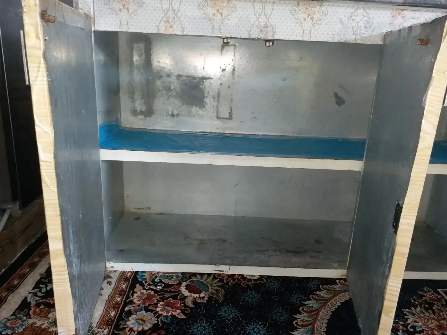 کابینت ۳ در و ساعت تاجدار برنز|کتابخانه، شلف، قفسه‌های دیواری|اندیمشک, |دیوار