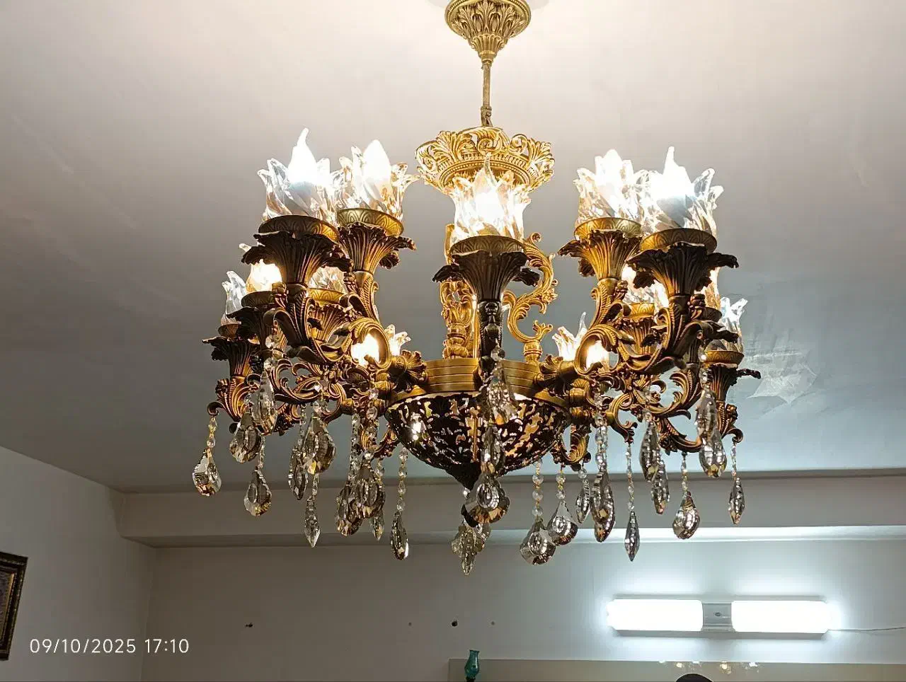 لوستر بزرگ برنزی|لوستر و چراغ آویز|بجنورد, |دیوار