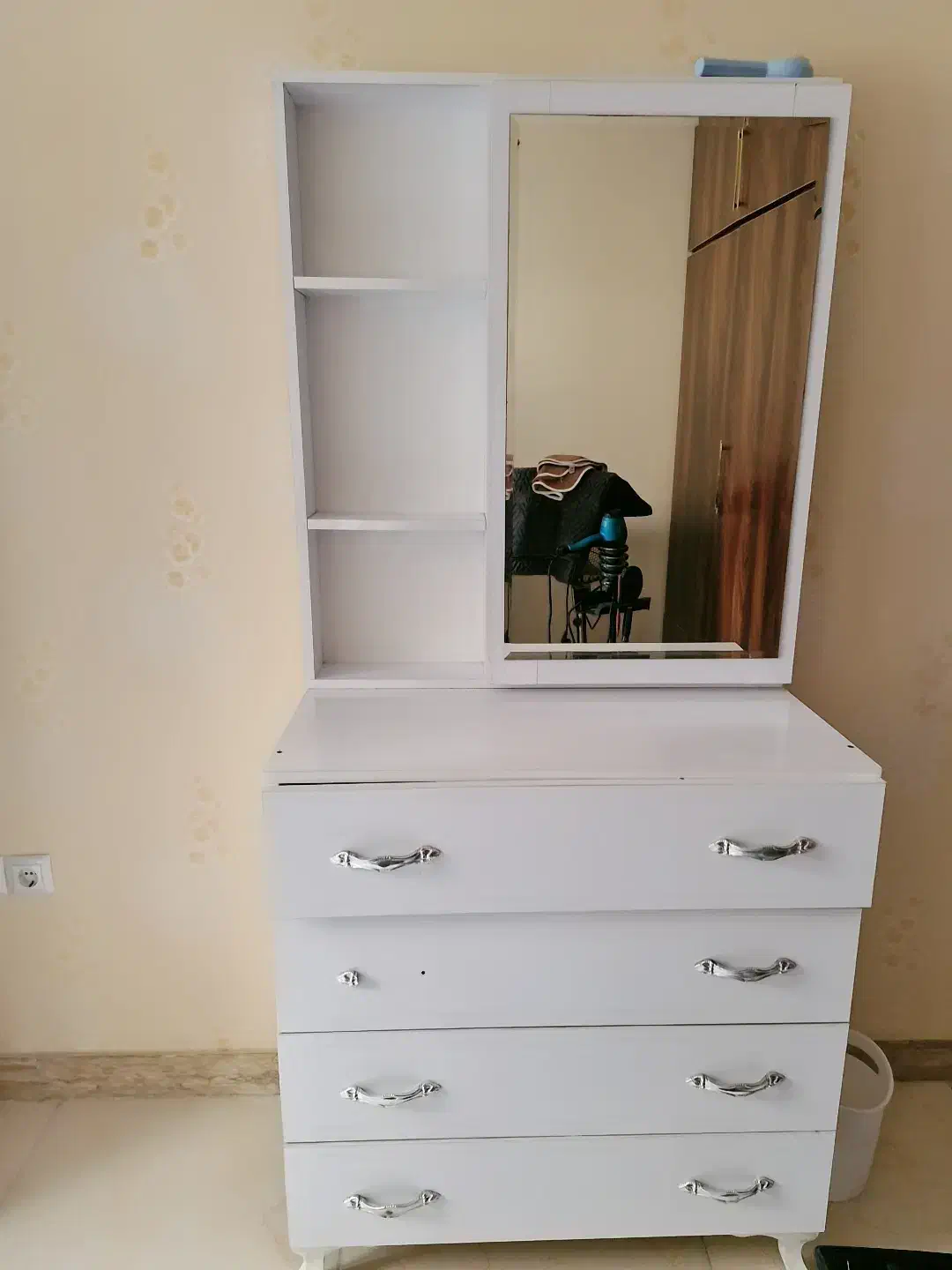 فروش میز مهمان چرخ دار و میز آرایش|مبلمان خانگی و میز عسلی|رشت, گلزاران|دیوار