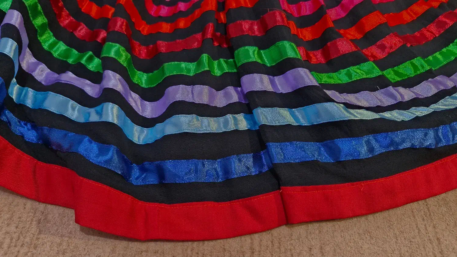 لباس قاسم آبادی|لباس|سیاهکل, |دیوار