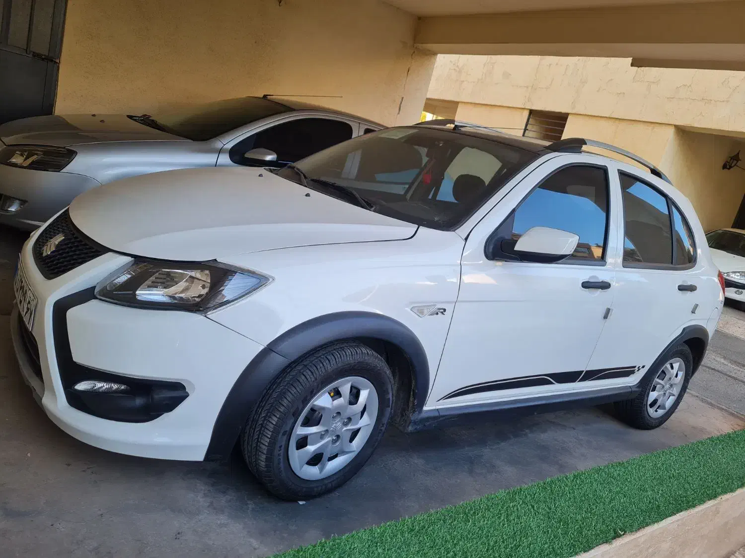 کوئیک R سفید مشکی|خودرو سواری و وانت|پرند, فاز ۳|دیوار