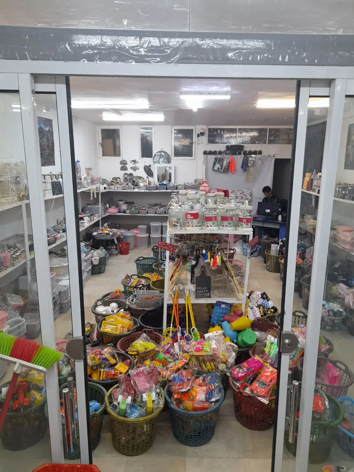 فروشنده خانم در پلاستیک فروشی حمیدی نواب|استخدام بازاریابی و فروش|اسفراین, |دیوار