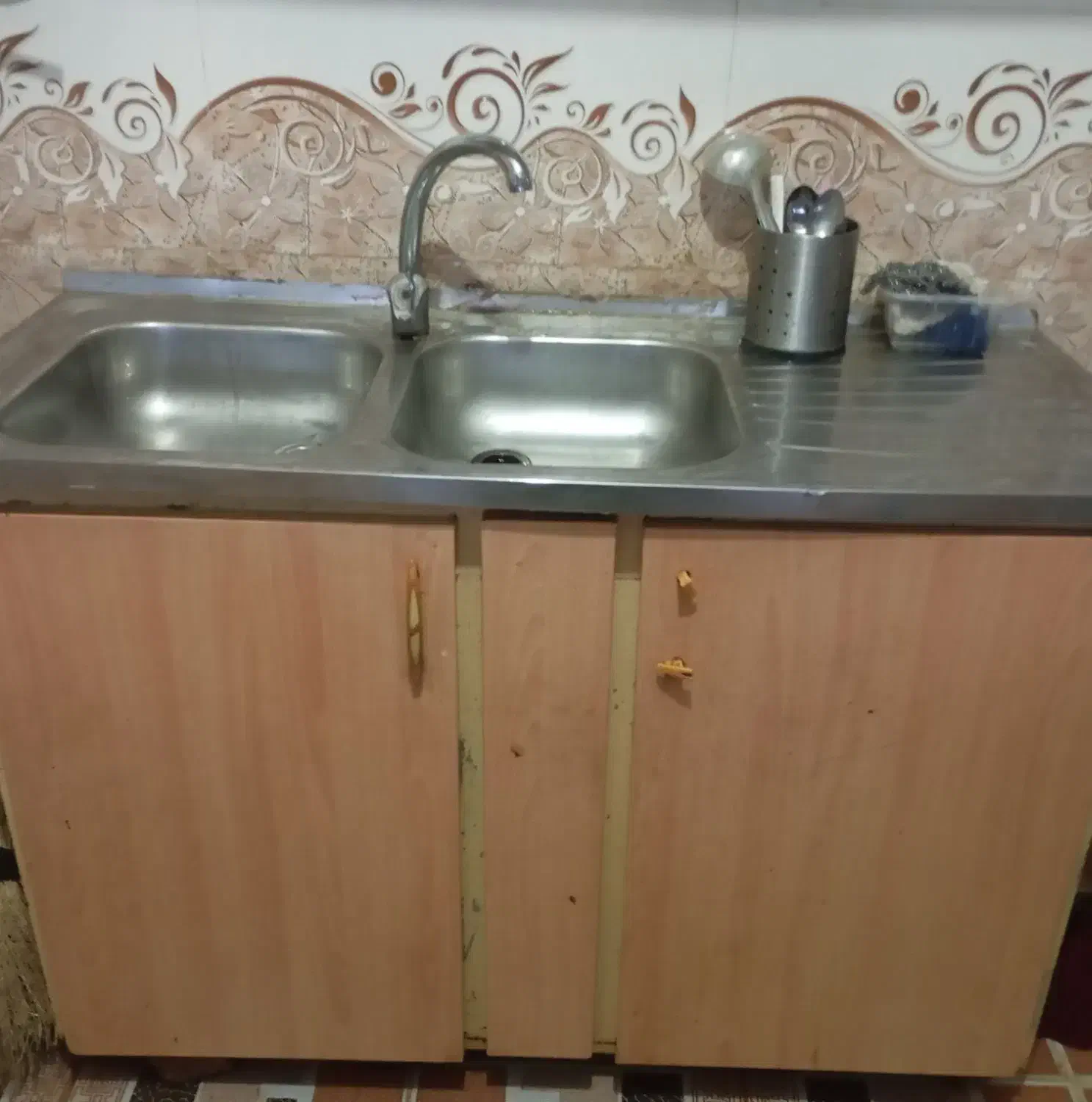 سلام کابینتذفلزی|مصالح و تجهیزات ساختمان|درمیان, |دیوار