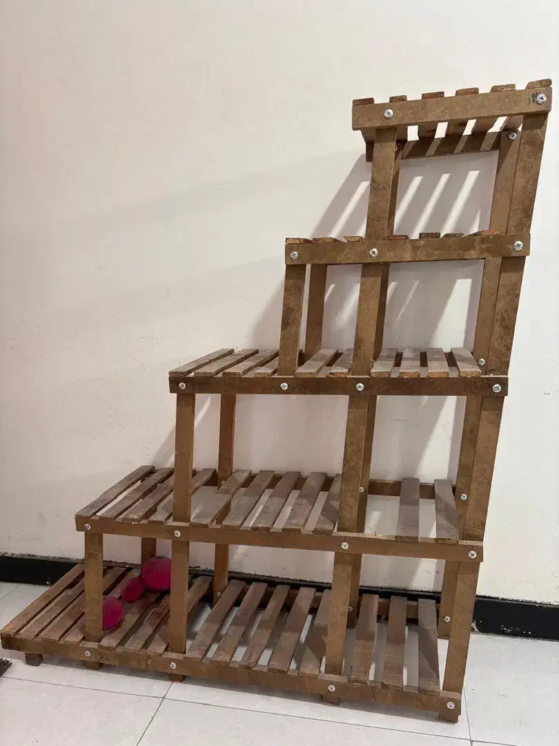 شلف|کتابخانه، شلف، قفسه‌های دیواری|مهاجران, |دیوار