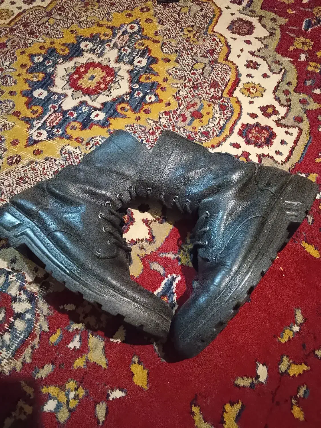 پوتین سربازی|کیف، کفش، کمربند|ابریشم, |دیوار