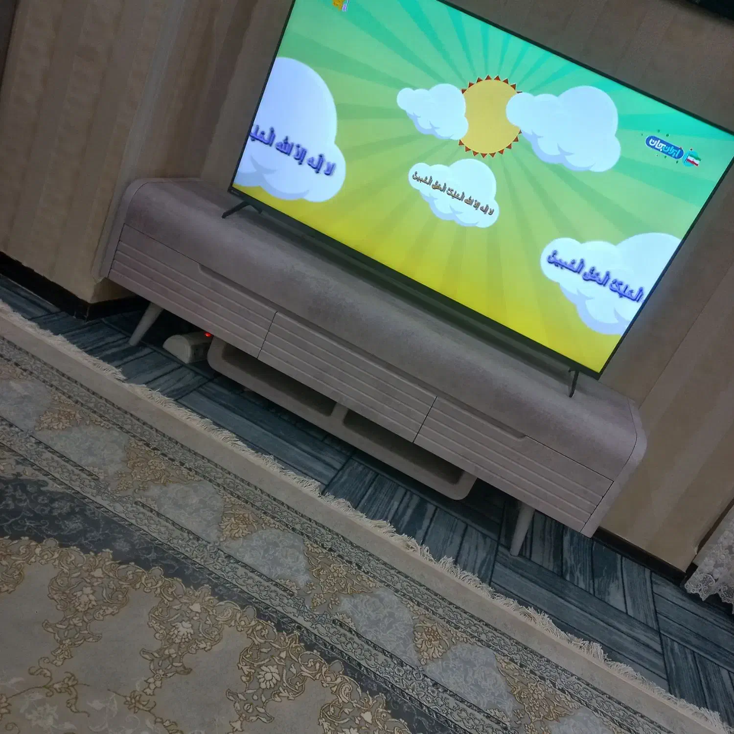 میز تی وی|میز تلویزیون|اندیشه, اندیشه فاز ۴|دیوار