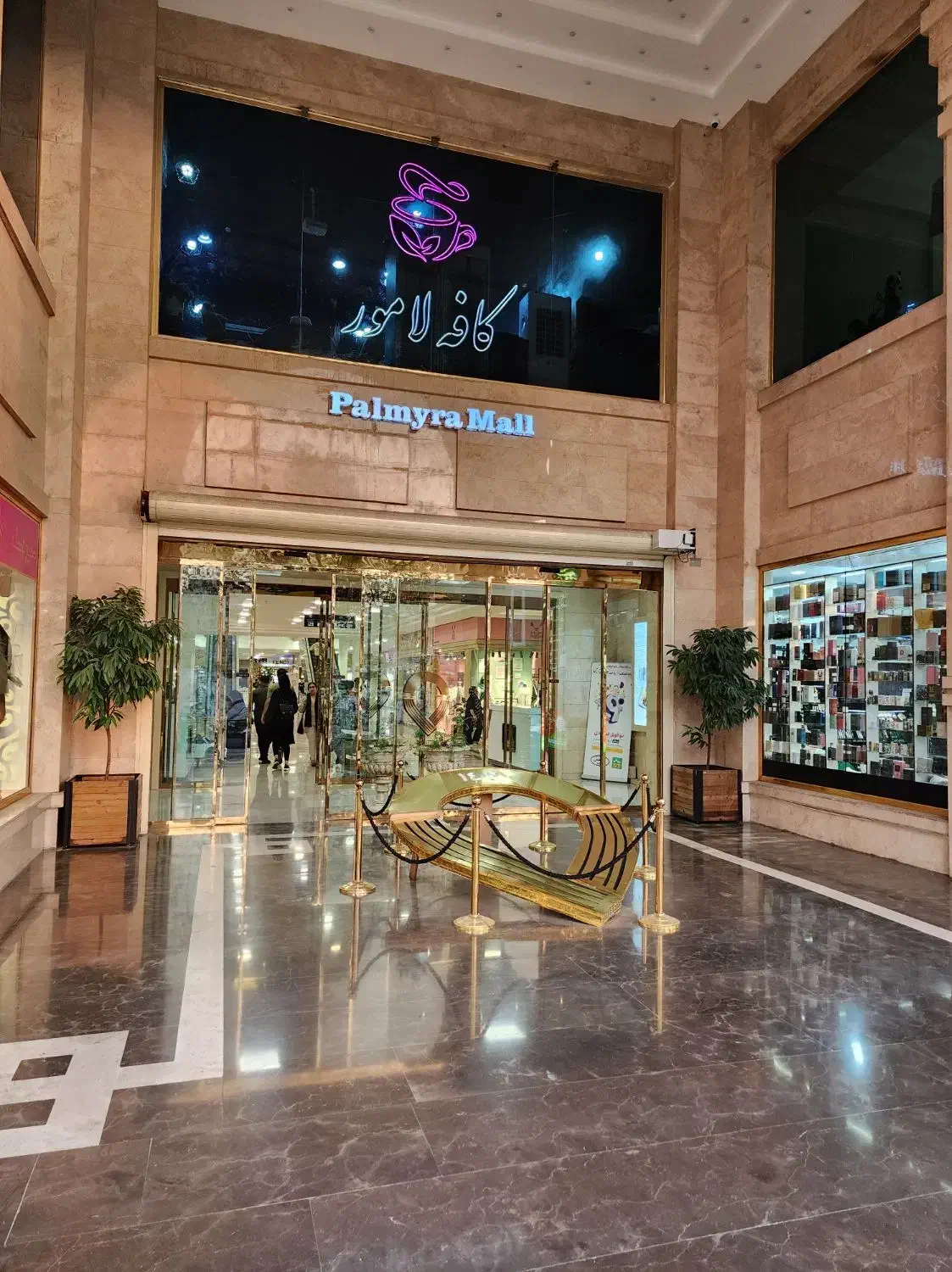 اجاره مغازه پاساژ پالمیرا جنب‌متروفدک|اجارهٔ مغازه و غرفه|تهران, فدک|دیوار