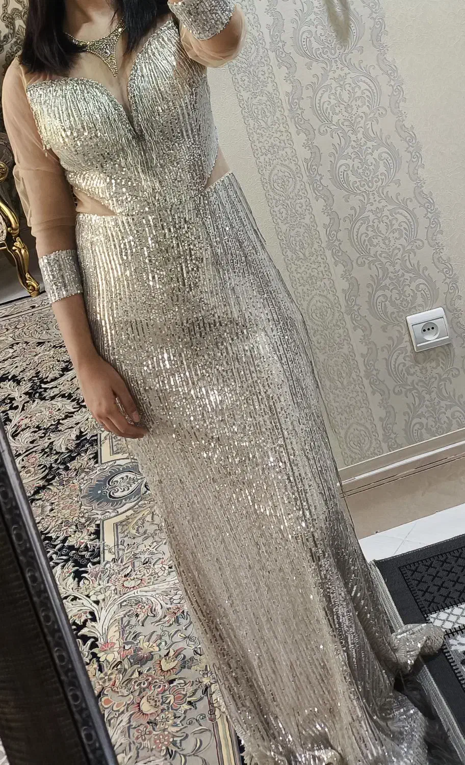 لباس مجلسی|لباس|رباط‌کریم, رباط‌کریم|دیوار