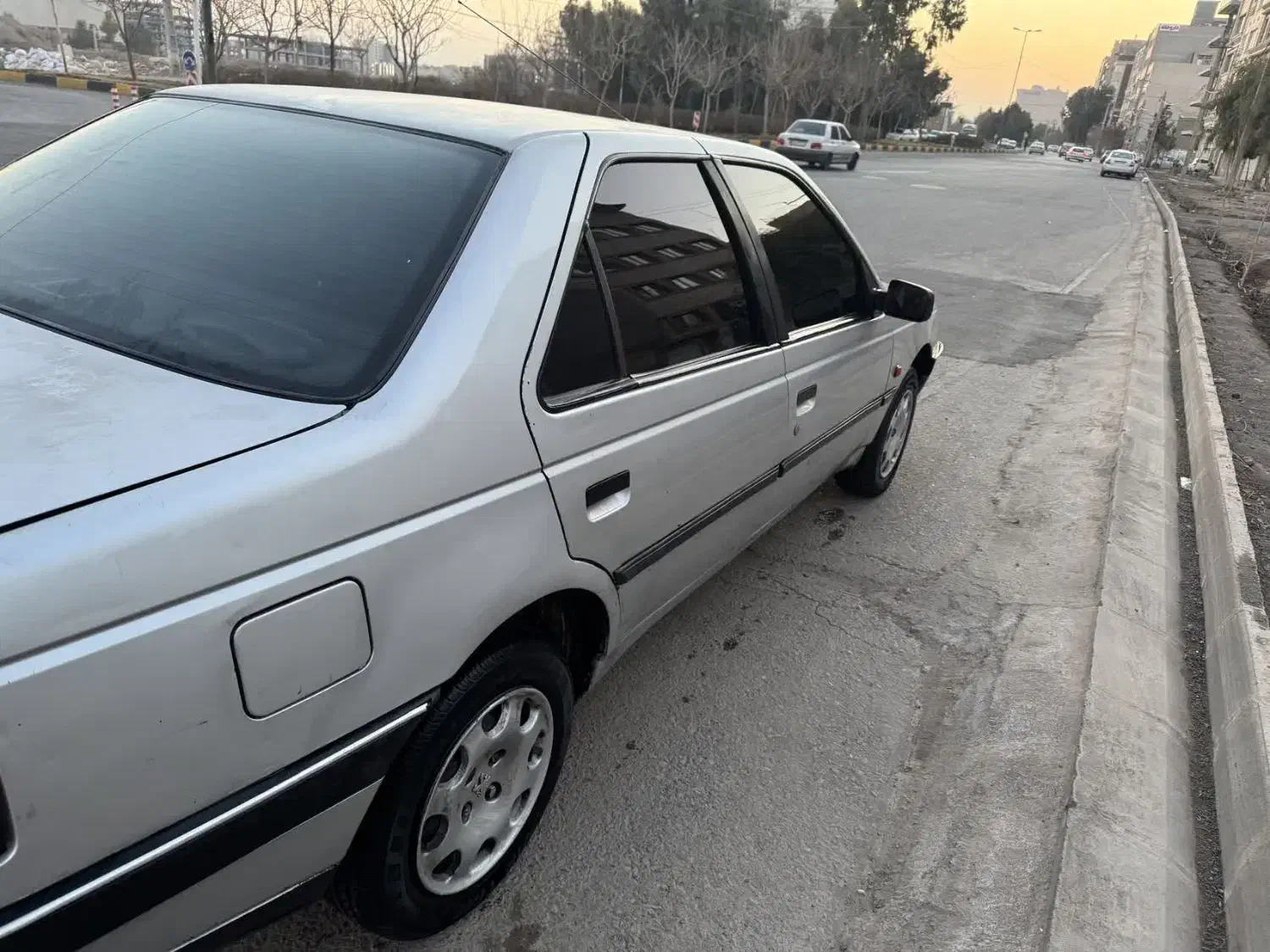 پژو 405 مدل 84|خودرو سواری و وانت|قم, شاه احمد قاسم|دیوار