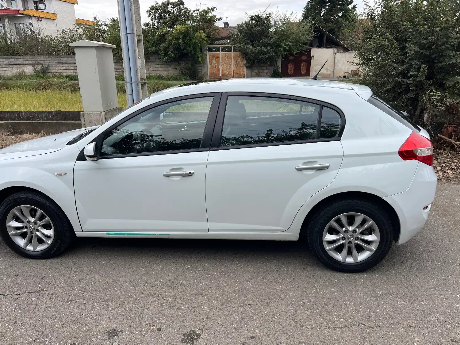 برلیانس ۳۲۰ اتومات مدل ۹۷ موتور بزرگ بیرنگ|خودرو سواری و وانت|رشت, بلوار گیلان|دیوار