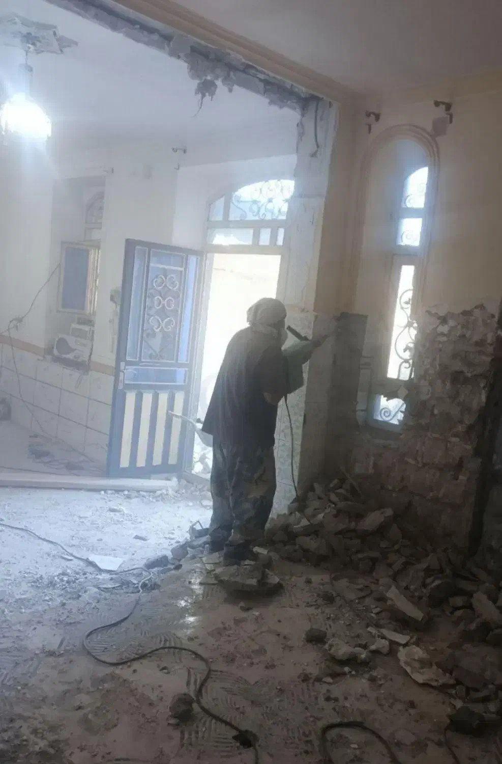 تخریب و بازسازی ساختمان|خدمات پیشه و مهارت|برازجان, |دیوار