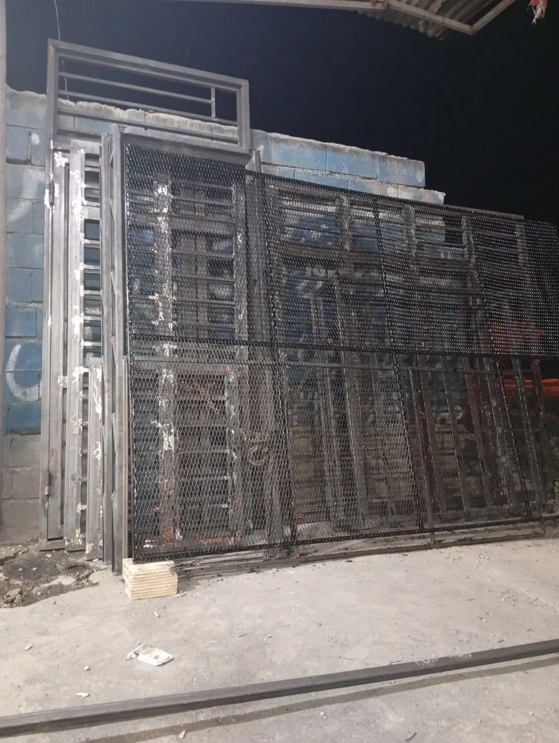 ساخت درب و پنجره با نازل ترین قیمت وبا کیفیت|خدمات پیشه و مهارت|فیروزآباد (فارس), |دیوار