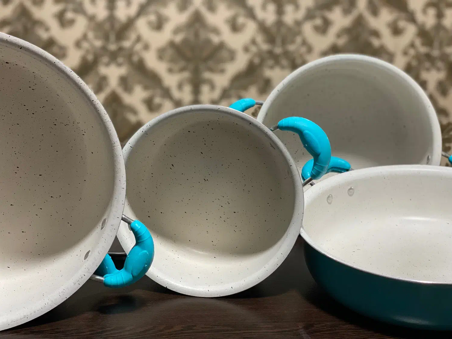 ست قابلمه تفلون ۴ تیکه کاملا نو|ظروف پخت‌وپز|شلمان, |دیوار