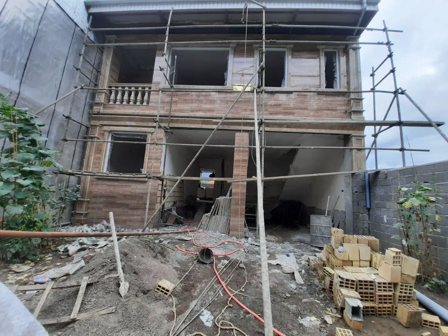 کارگر کاشی کاری وسنگ کاری|استخدام معماری، عمران و ساختمانی|لنگرود, |دیوار