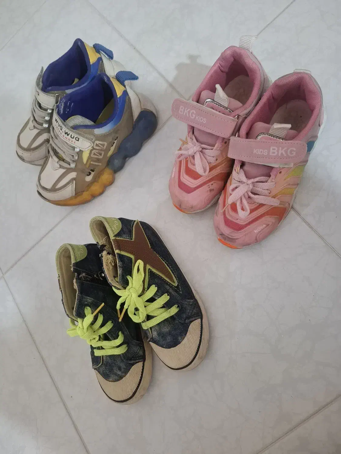 کفش وکتونی|کفش و لباس بچه|چالوس, |دیوار