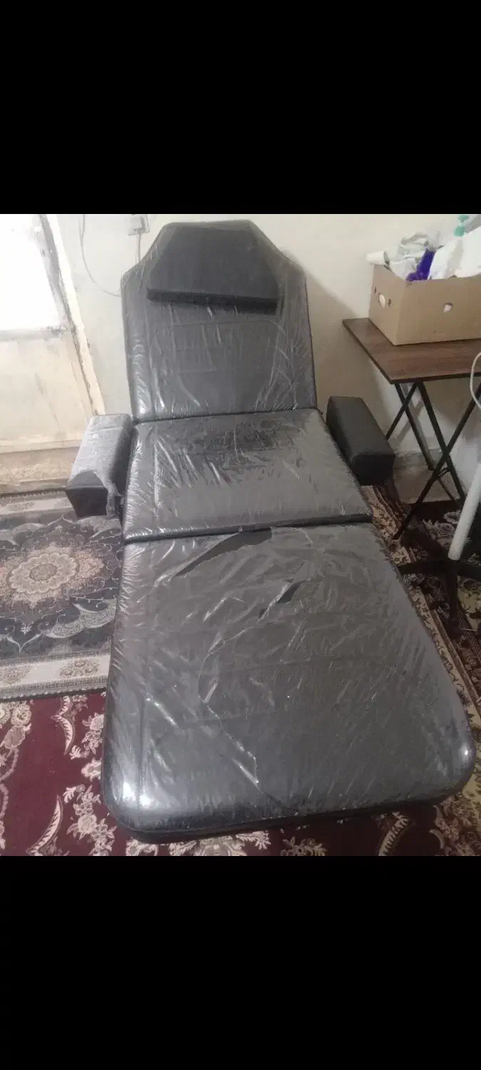 تخت پاکسازی.اپیلاسیون و حتی اصلاح و مژه کاری|آرایشگاه و سالنهای زیبایی|کرمان, |دیوار