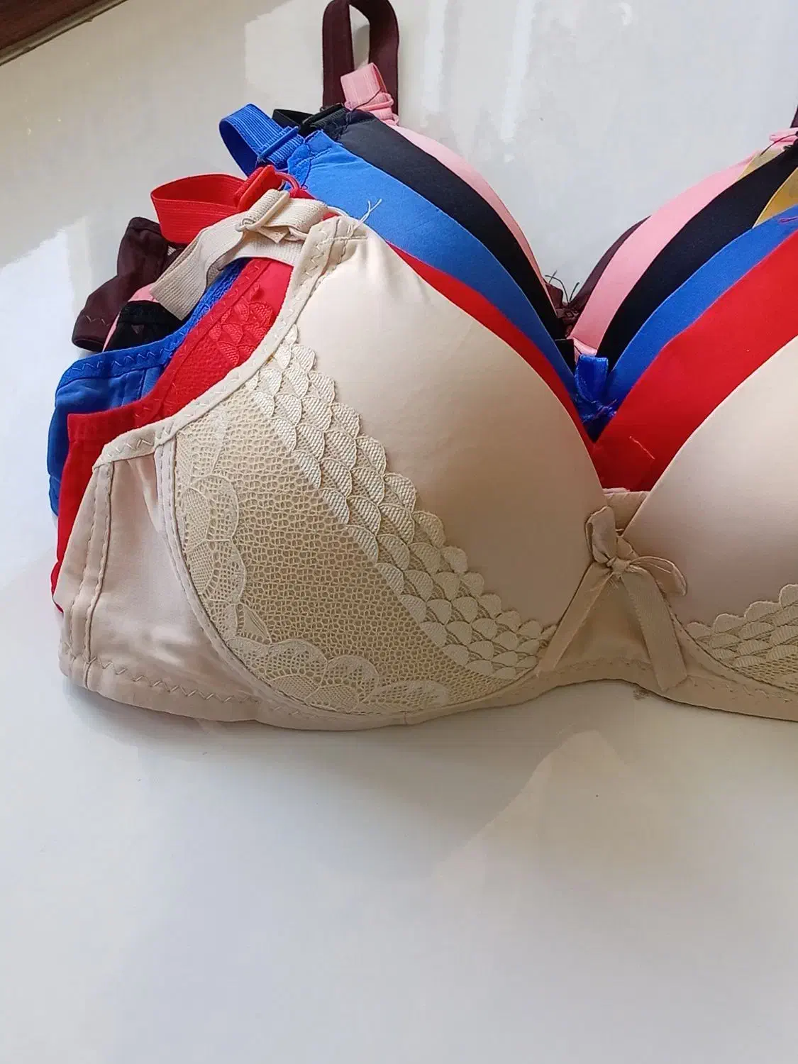 سوتین گیپوردار اسفنجی|لباس|چناران, |دیوار