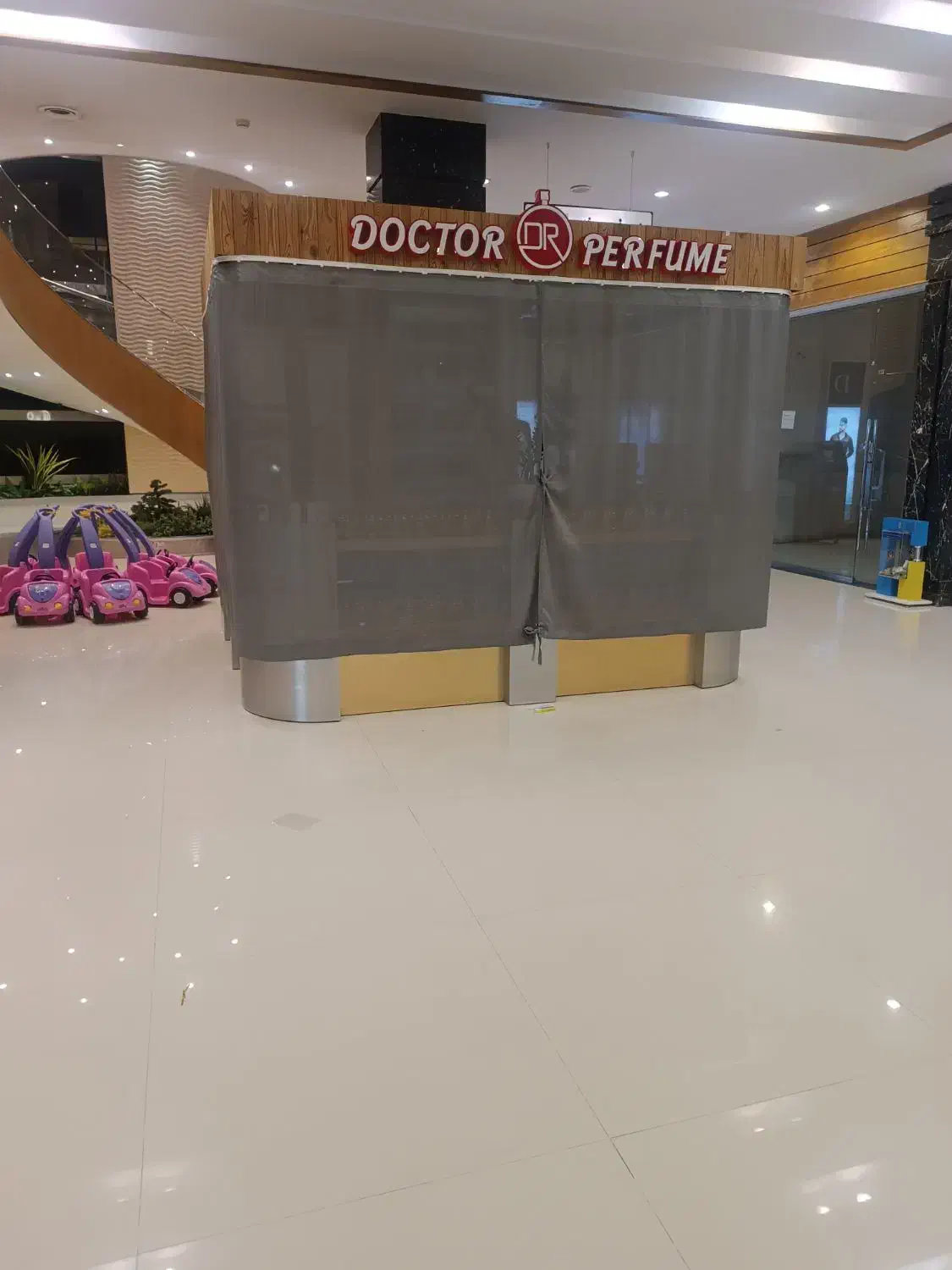 ویترین (عطروادکلن)|فروشگاه و مغازه|رباطکریم, رباطکریم|دیوار