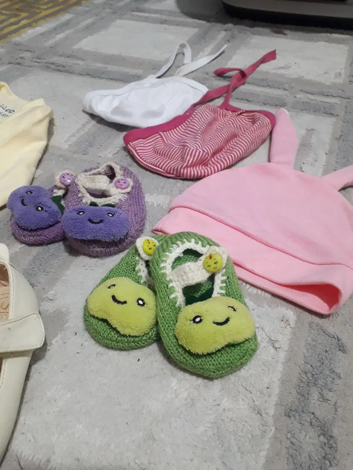 تعدادی لباس کاملا نو نوزادی و کفش|کفش و لباس بچه|ساری, |دیوار