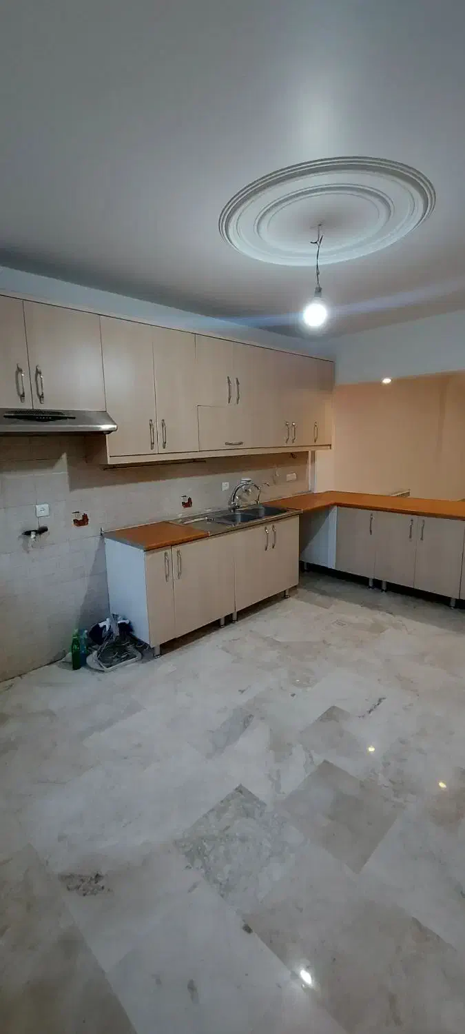 ۹۵متری گلبرگ چهار طبقه تک واحدی