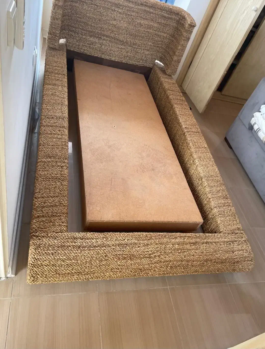 تخت کنفی تک نفره نو با تشک|تخت و سرویس خواب|ایزدشهر, |دیوار