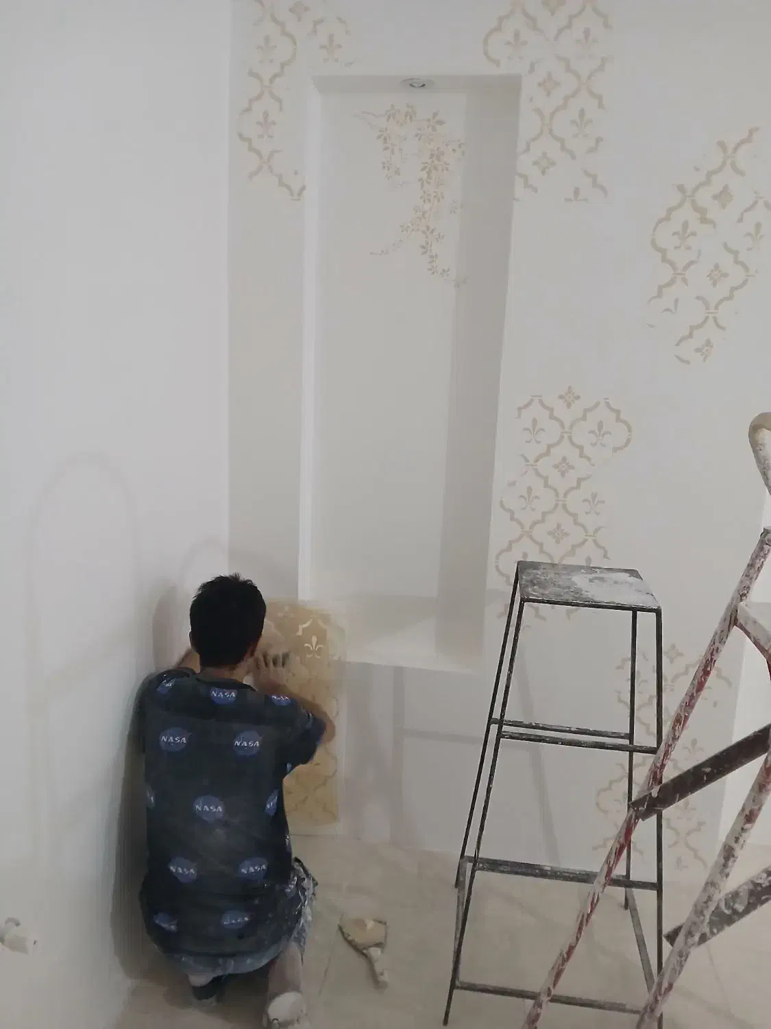 نقاشی ساختمان رنگ روغنی پلاستیک و اکرولیک|خدمات پیشه و مهارت|قزوین, |دیوار