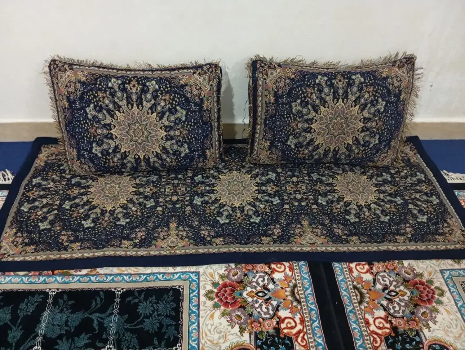 شاه نشین|پشتی|نورآباد, |دیوار