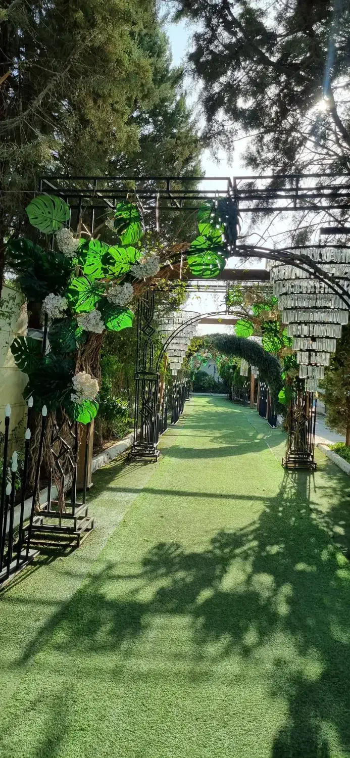چمن مصنوعی ،لوستر،طاق چوبی.کف ال ای دی|حراج|احمدآبادمستوفی, |دیوار
