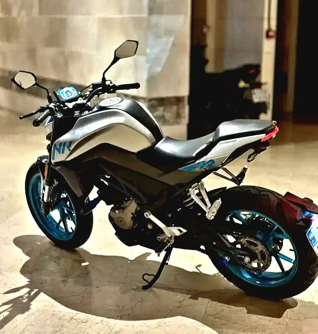 cf 403 خشک|موتورسیکلت|شیراز, جانبازان|دیوار