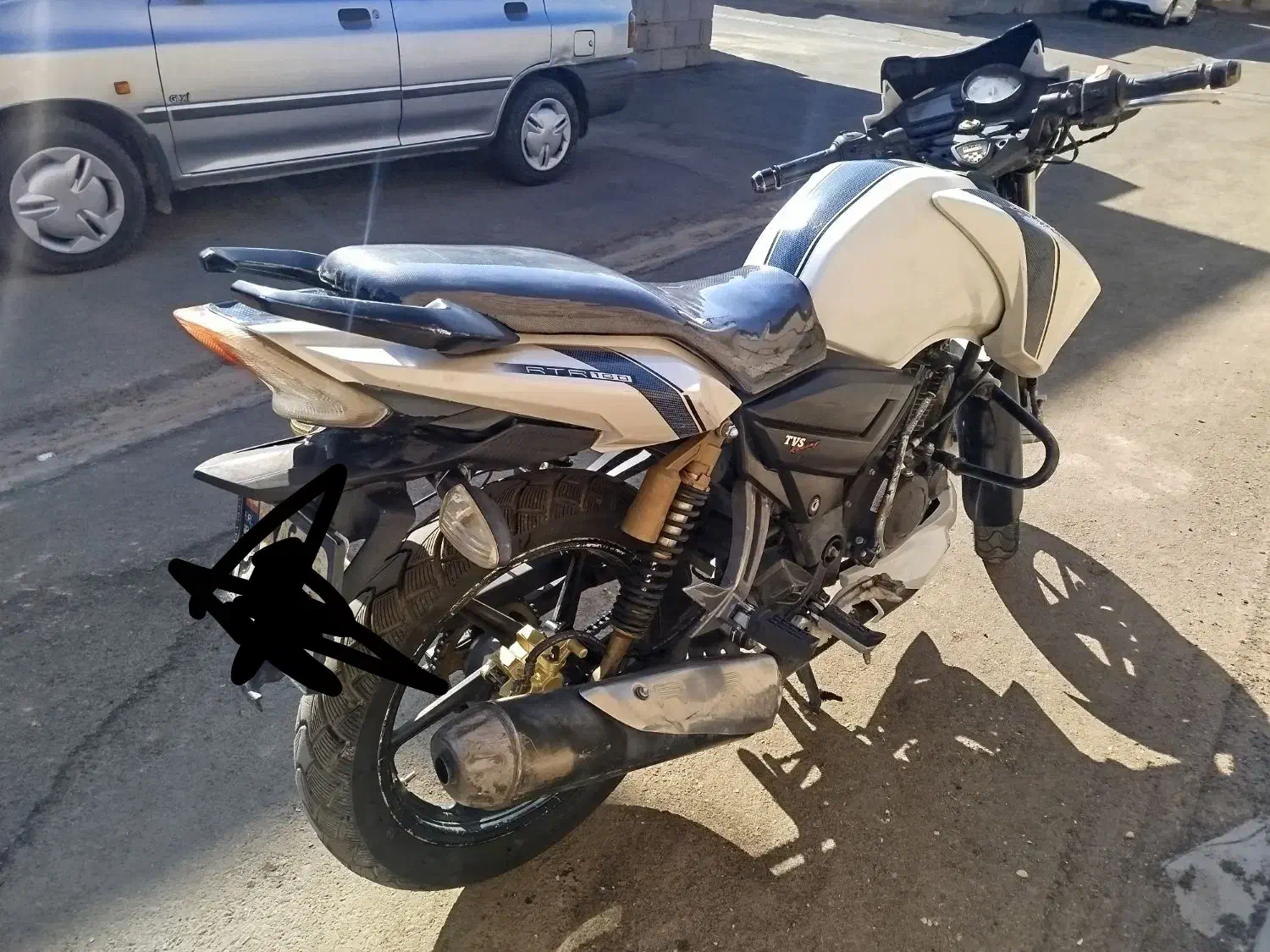 اپاچی|موتورسیکلت|سرایان, |دیوار