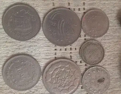 مقداری سکه و سنگ قیمتی|کلکسیون اشیاء عتیقه|یاسوج, |دیوار