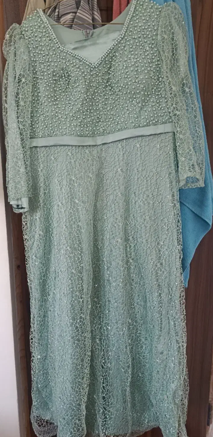 لباس مجلسی|لباس|کومله, |دیوار