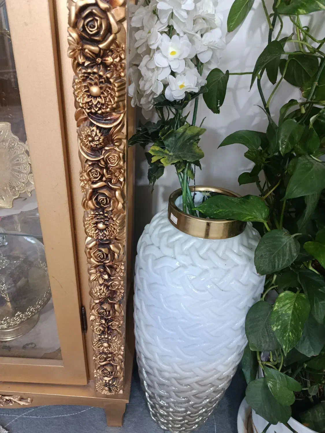 گلدان سفید طوسی|گل مصنوعی|شاهینشهر, گزبرخوار|دیوار