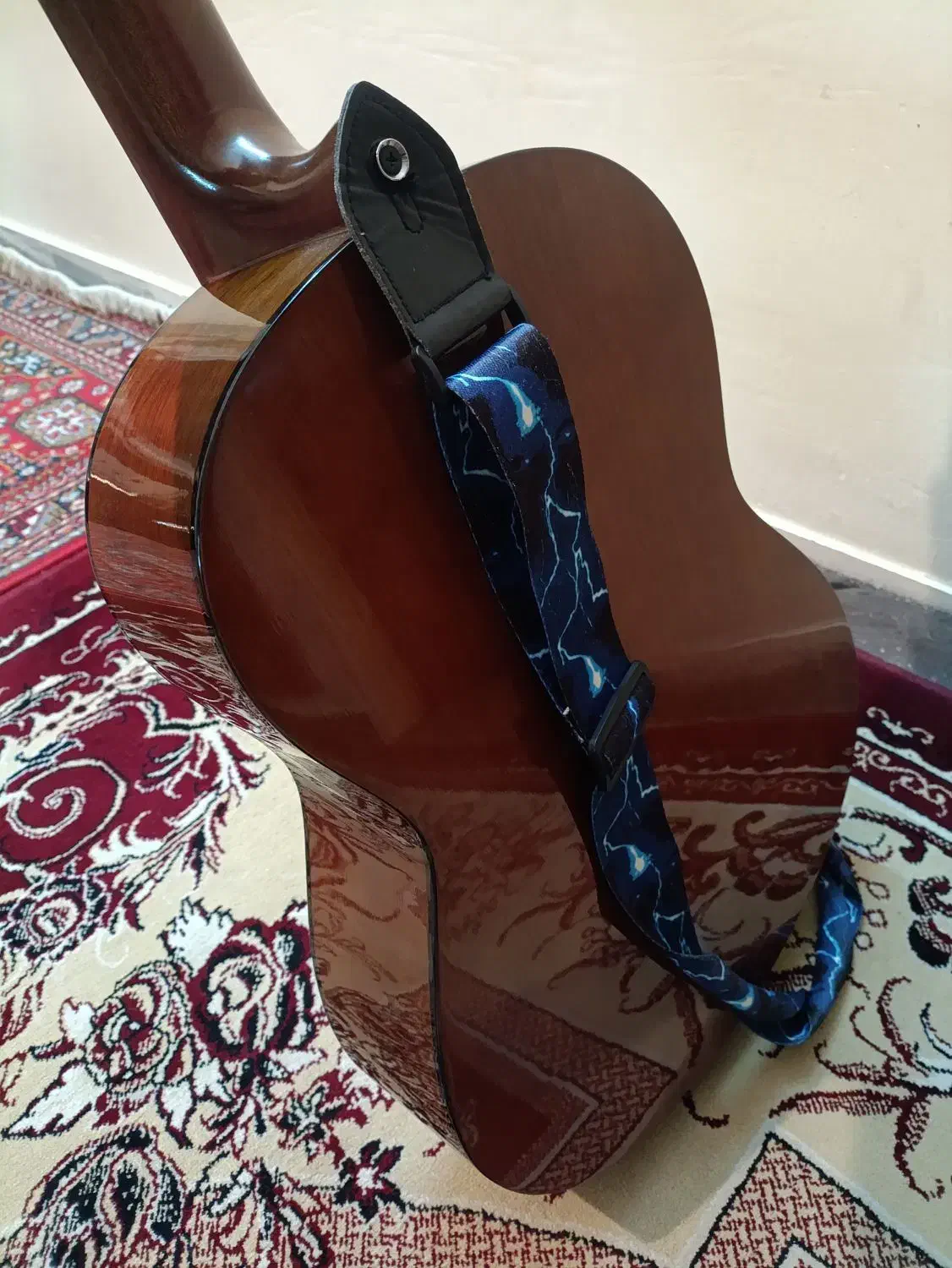 گیتار یاماها c70|گیتار، بیس، امپلیفایر|اراک, |دیوار