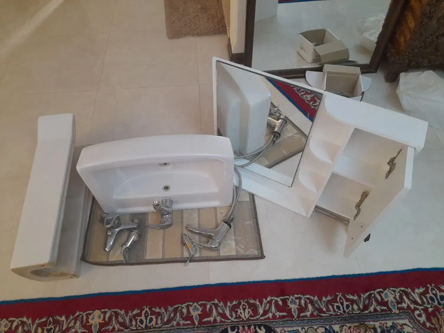 روشویی باپایه وشیرالات بهداشتی|لوازم سرویس بهداشتی|کیش, |دیوار