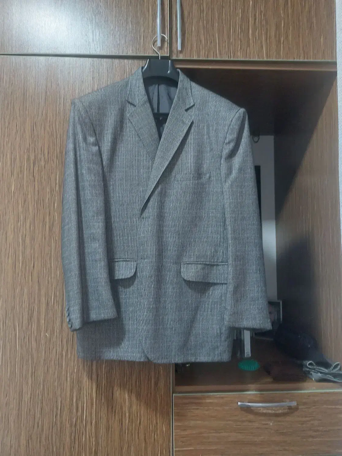 تک کت اسپرت|لباس|رشت, ساغری سازان|دیوار