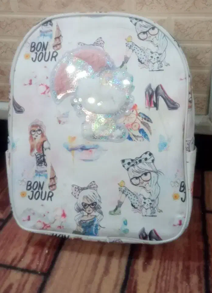 کیف|کیف، کفش، کمربند|اشتهارد, |دیوار