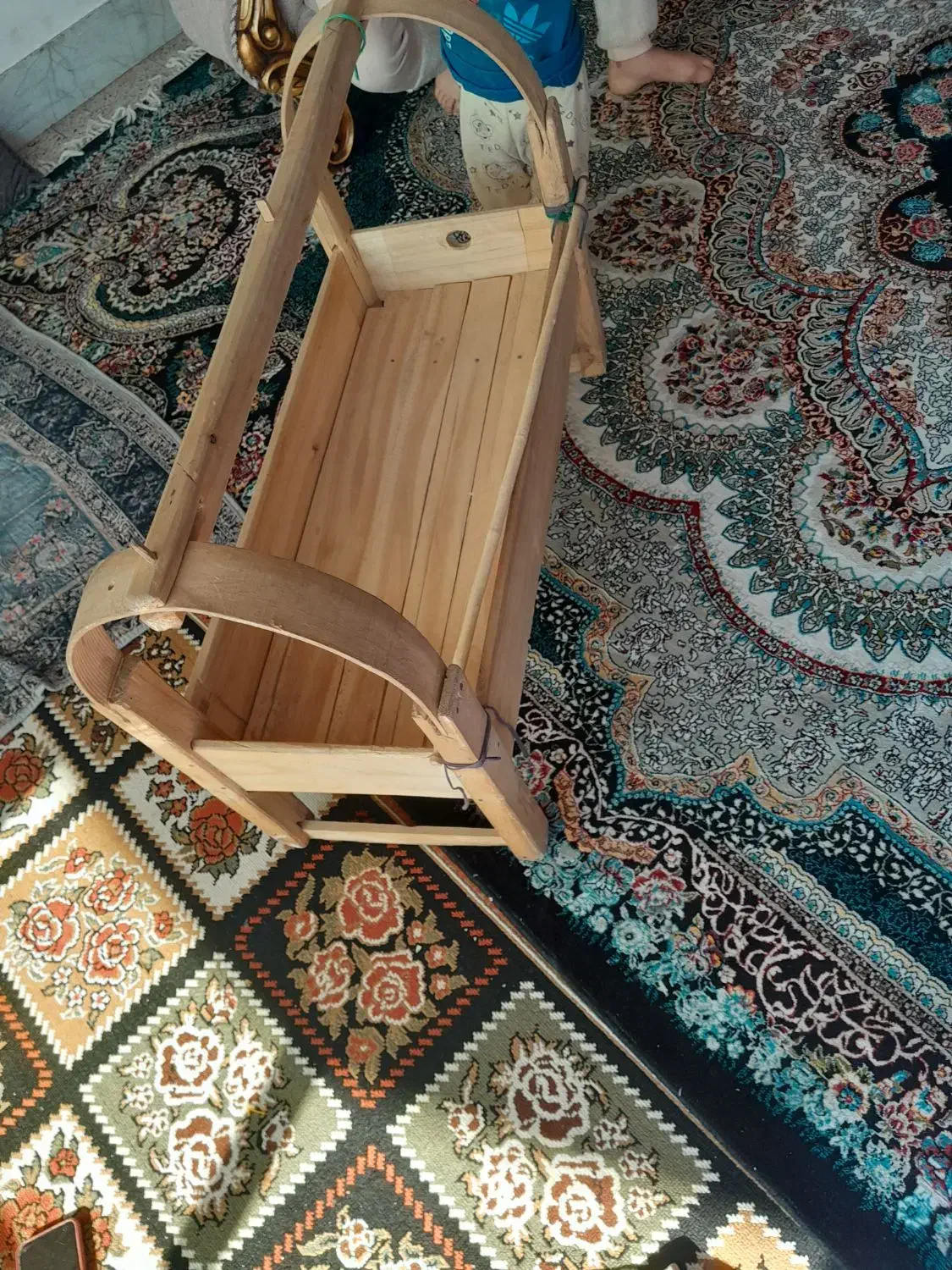 سلام خسته نباشی گهواره چوبی تمیز|تخت و صندلی بچه|نجفآباد, یزدانشهر|دیوار