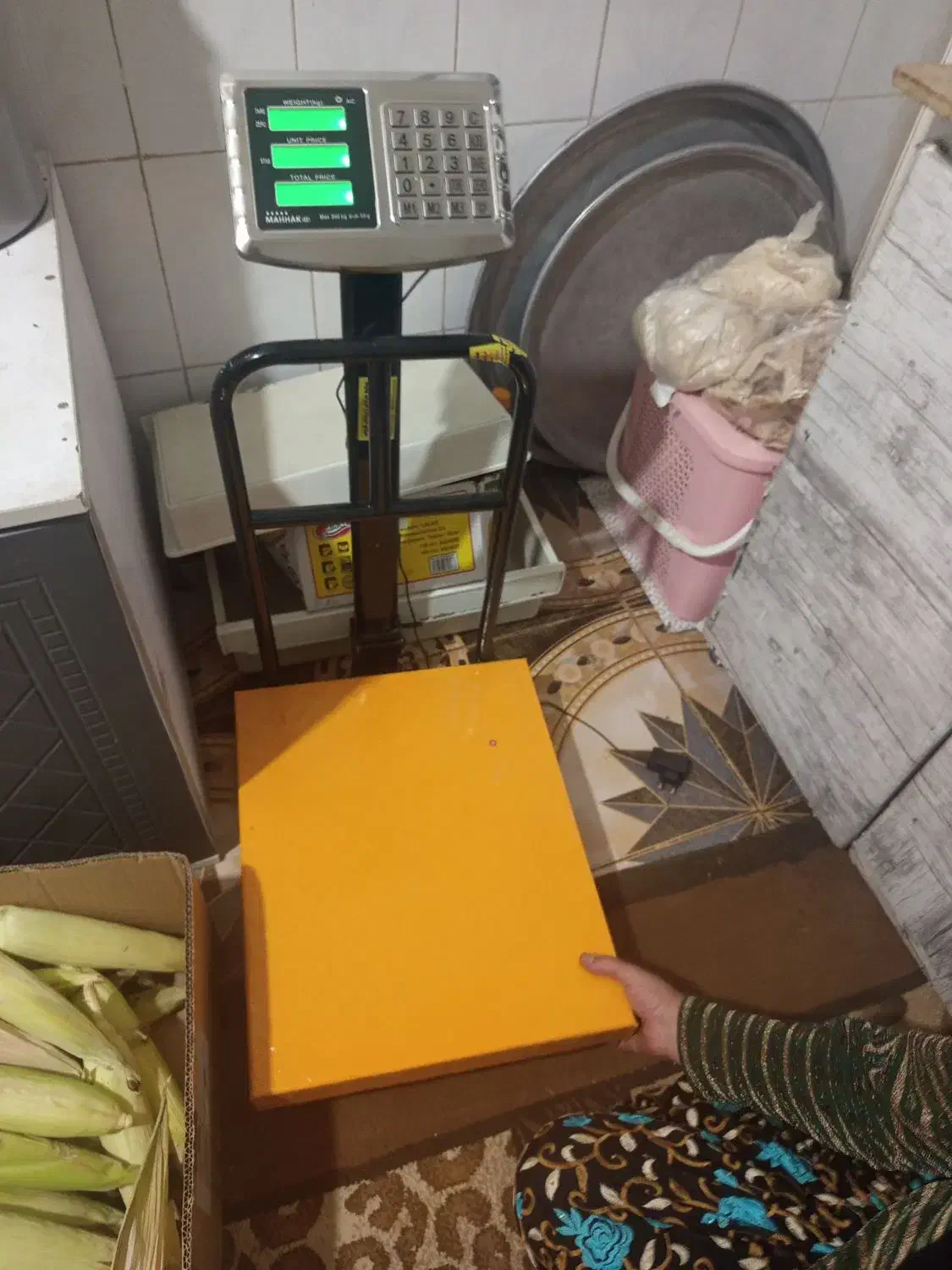 یک عددترازو۳۰۰کیلویی ویک میزباهم مناسب هرشغلی|فروشگاه و مغازه|کوه چنار, |دیوار