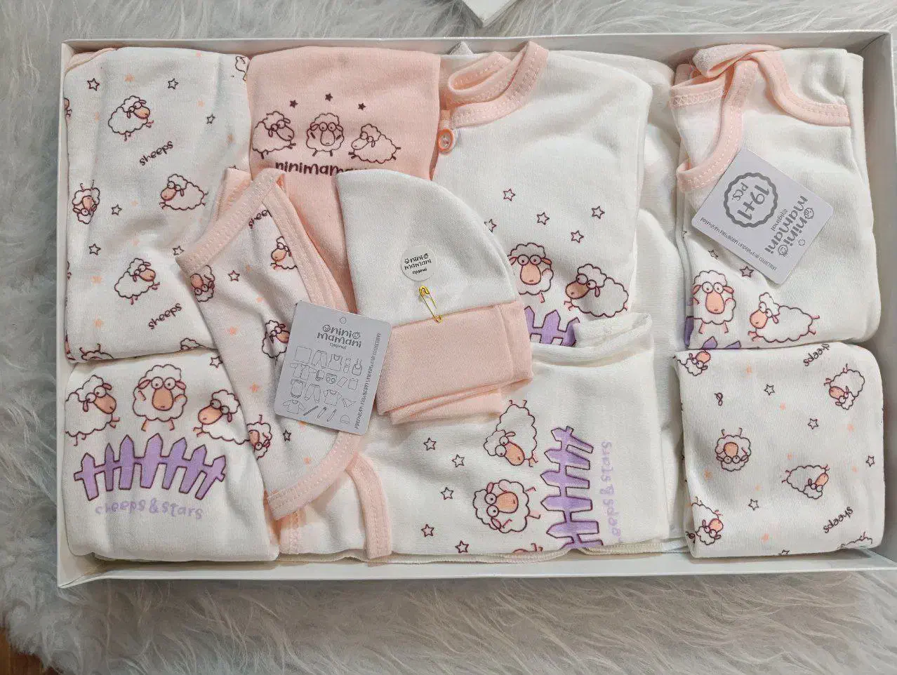 ست ۲۰ تیکه نوزاد|کفش و لباس بچه|بانه, |دیوار