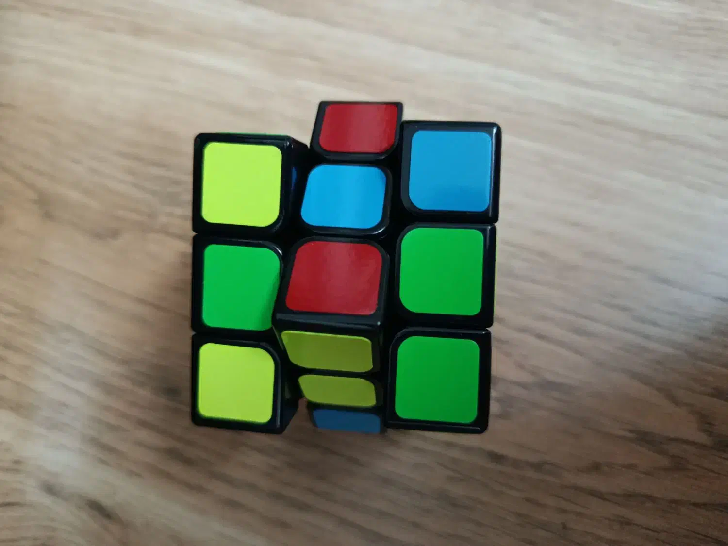 روبیک|اسباب‌بازی بچه|رباط‌کریم, رباط‌کریم|دیوار