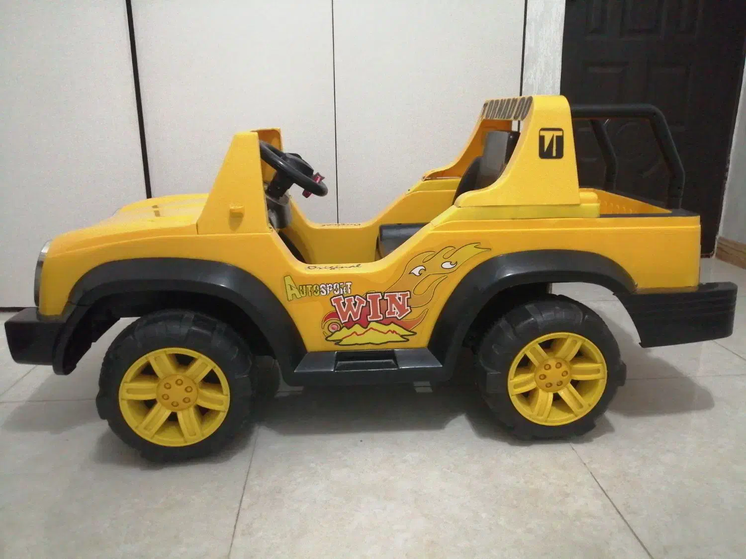 ماشین شارژی سالم ۲ موتوره|اسباببازی بچه|اراک, |دیوار