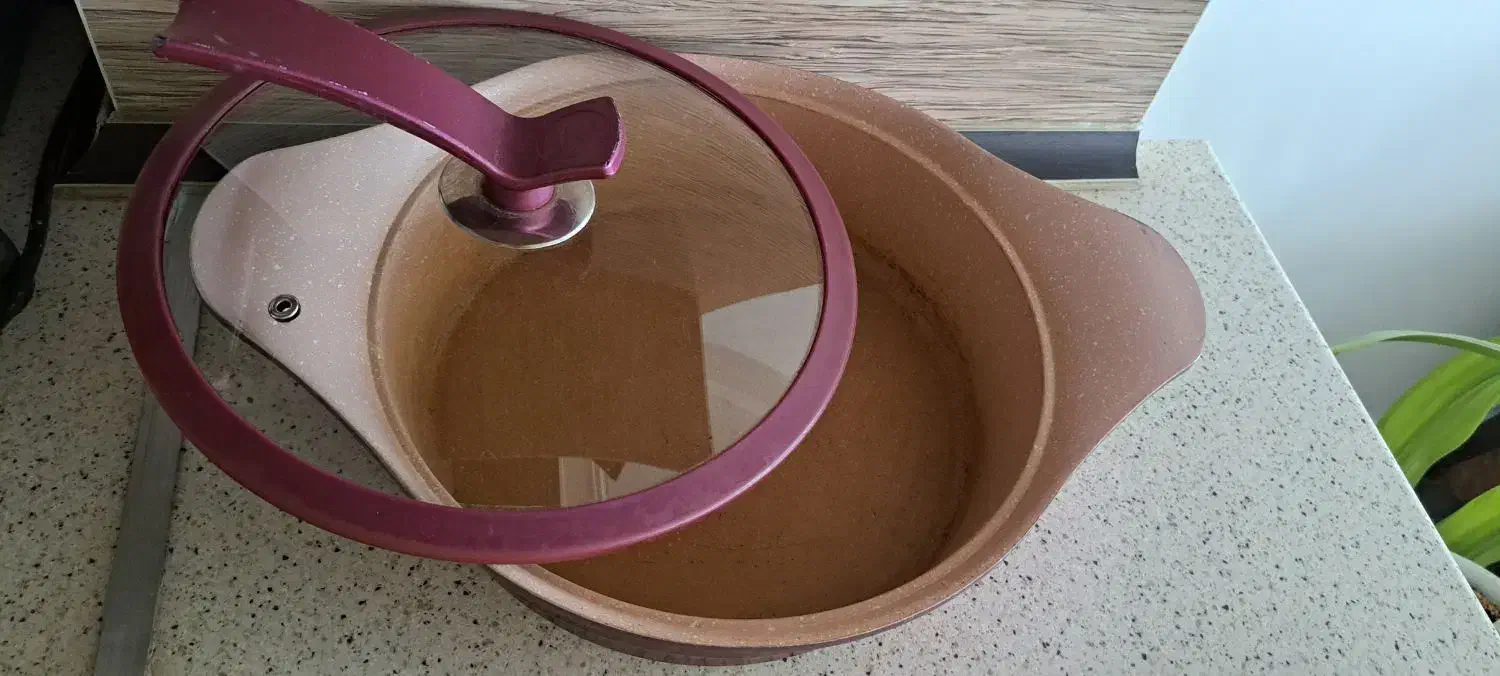 قابلمه روحی و چدن|ظروف پخت‌وپز|کرمانشاه, |دیوار